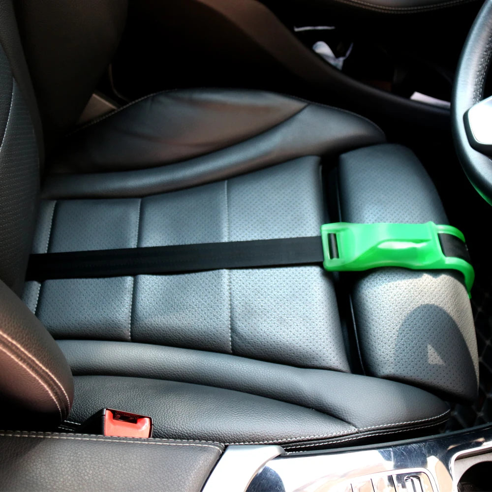 Protect your belly with the specially designed car seat belt for pregnant women.